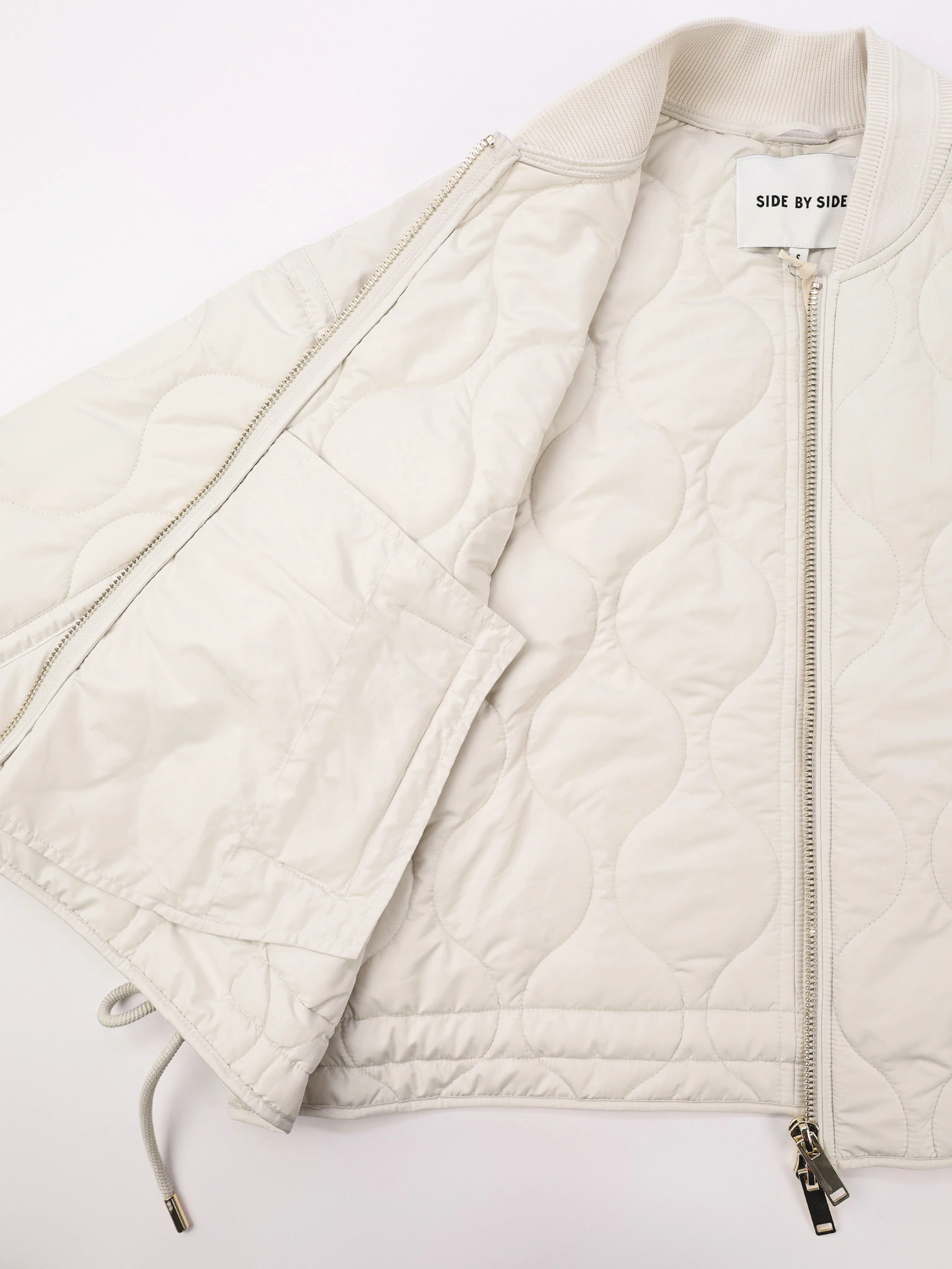 Куртка укороченная серого цвета свободного кроя